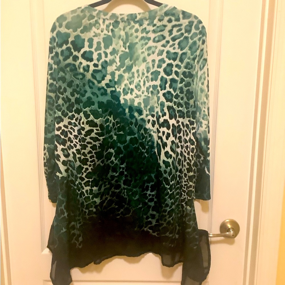 EST 1946 Top green leopard print size 18/20 asymmetrical sheer bottom pl… - Picture 5 of 7